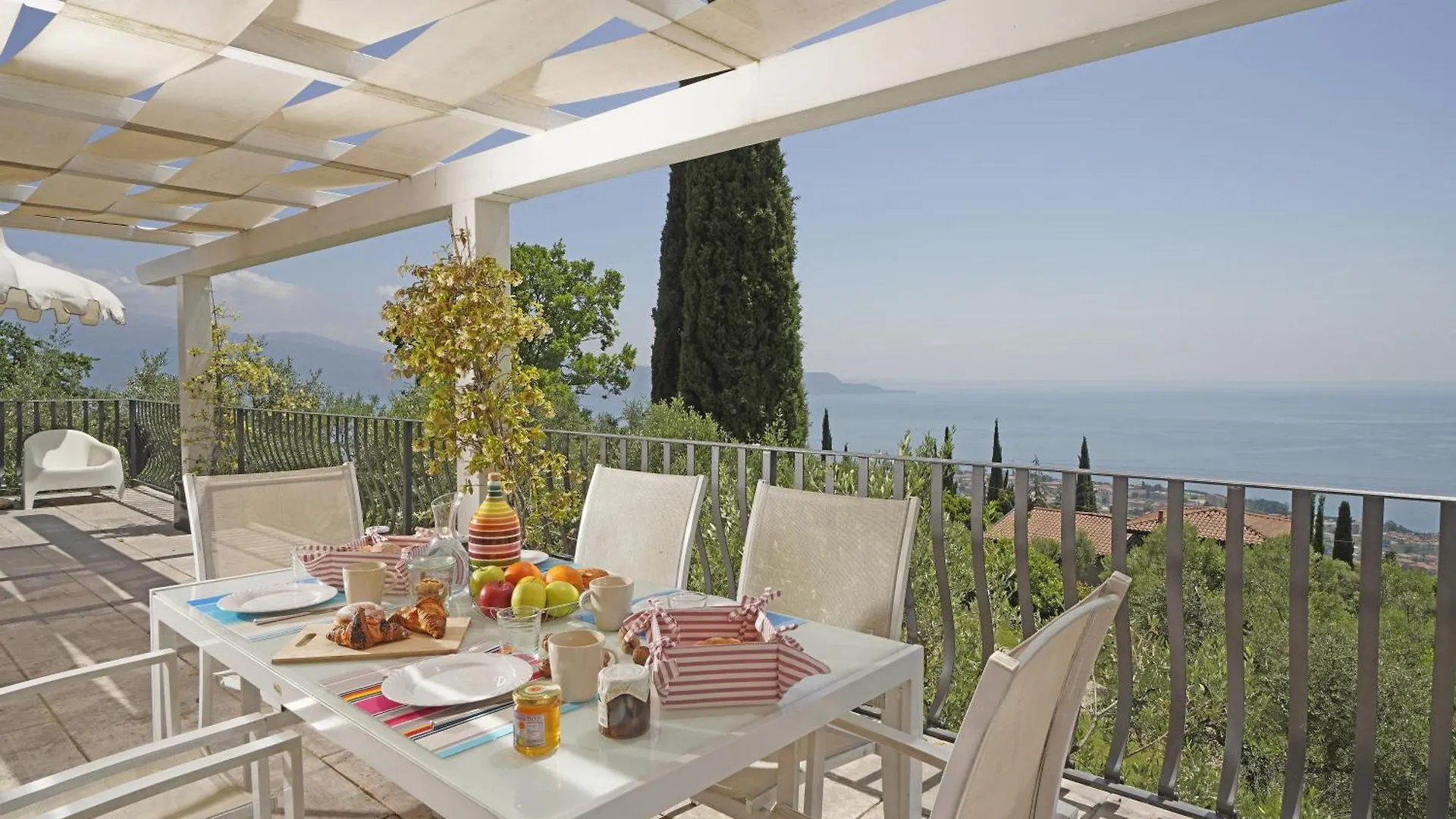 Villa Ca' Rossa Toscolano Maderno Italy